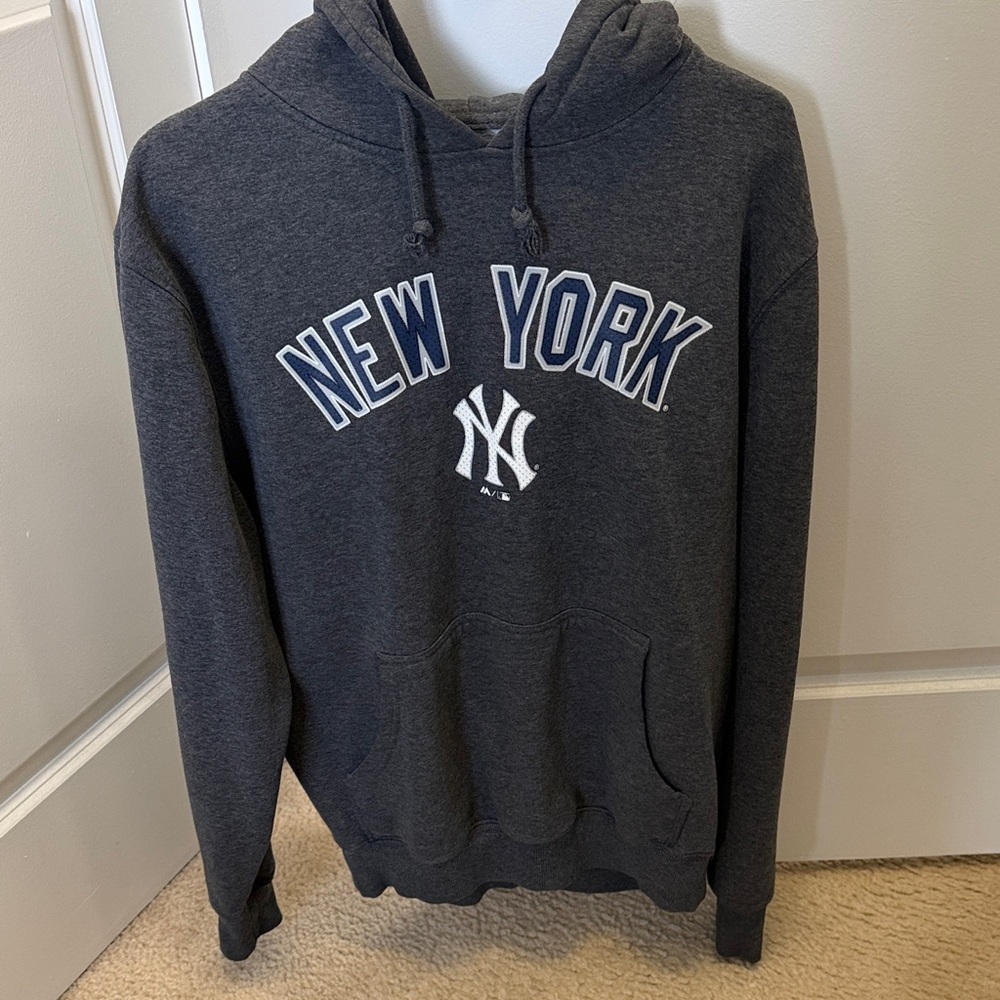 Yankees Charcoal Pullover Hoodie